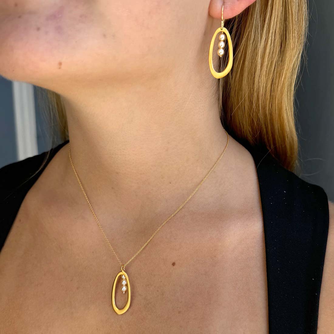 Tripe Pearl Oval Earrings