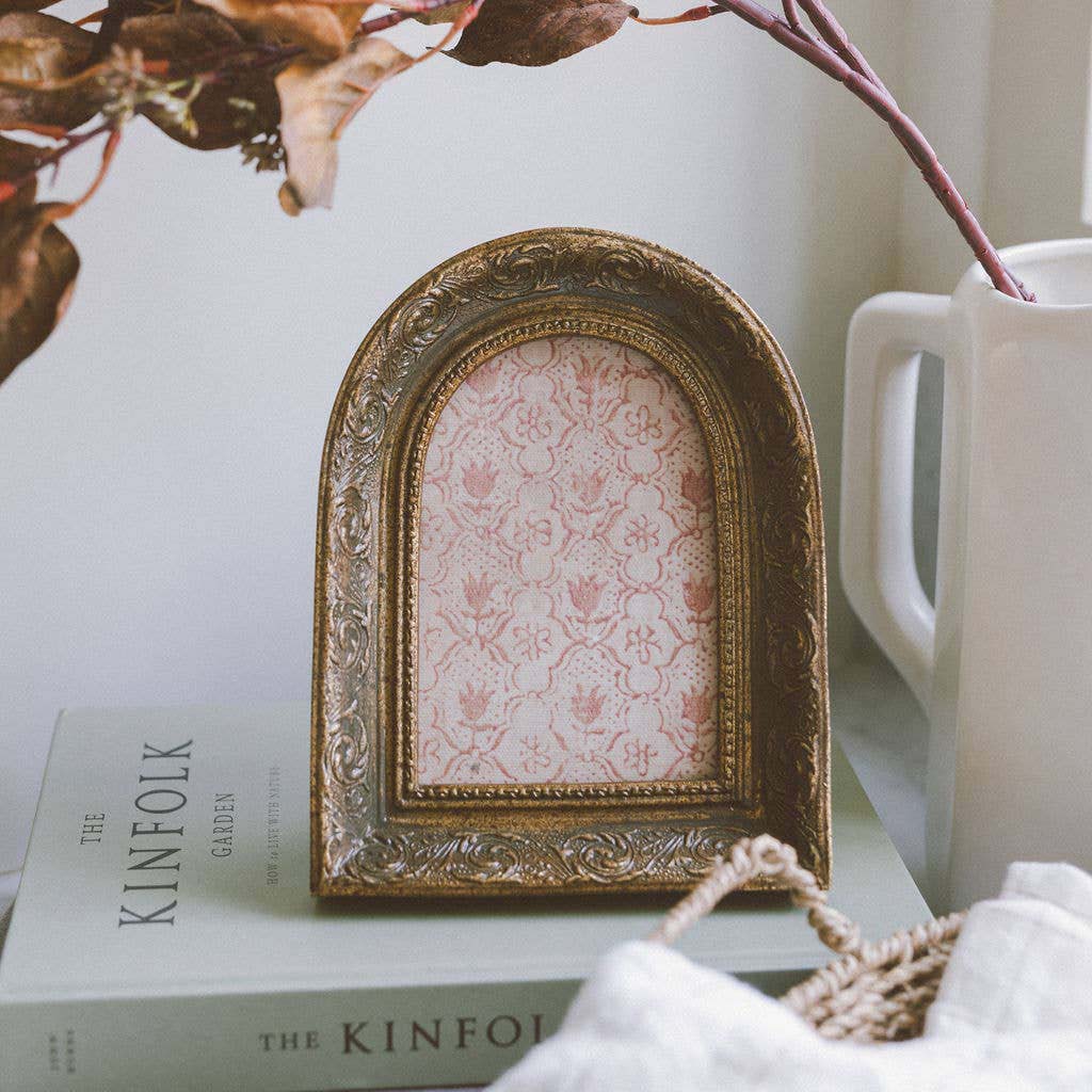 Intricate Arch Photo Frame