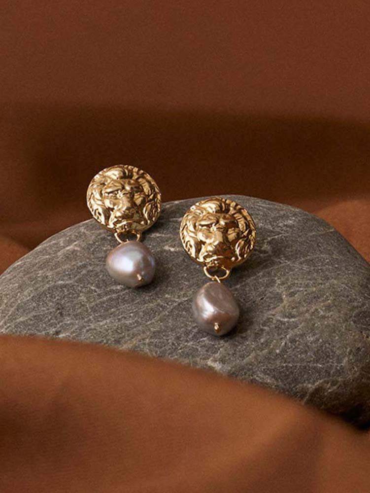 https://shop.famsf.org/cdn/shop/files/Botticelli_Jewelry_751x1000_11_1600x.jpg?v=1702674649