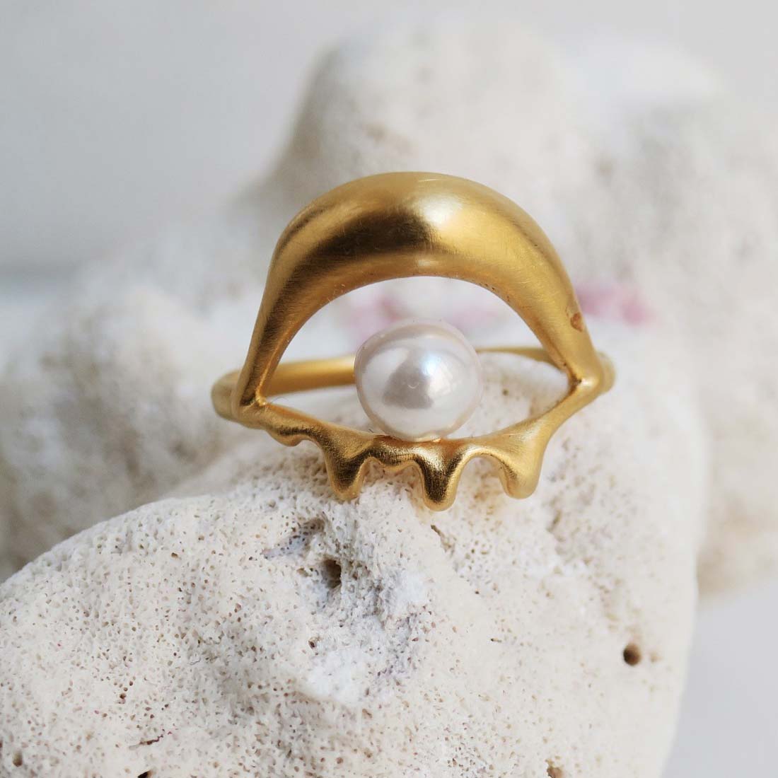 Dali Eye &amp; Pearl Ring Size 7