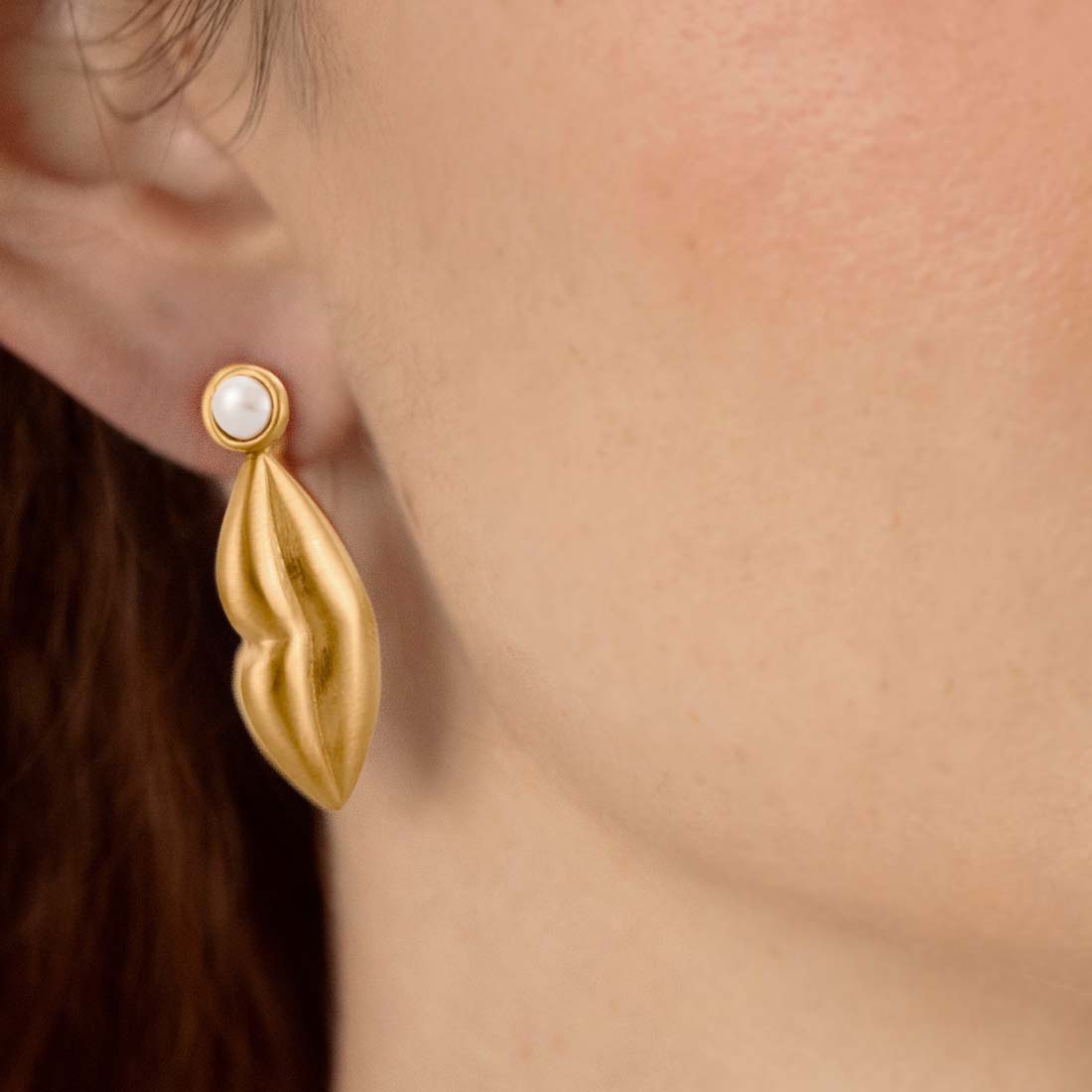 Dali Pearl Lips Earrings