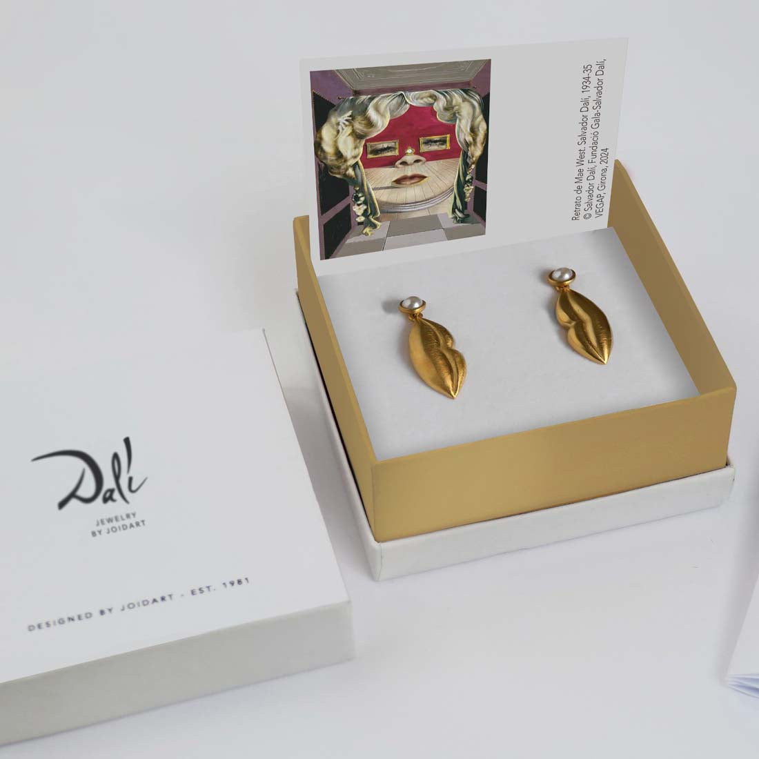 Dali Pearl Lips Earrings