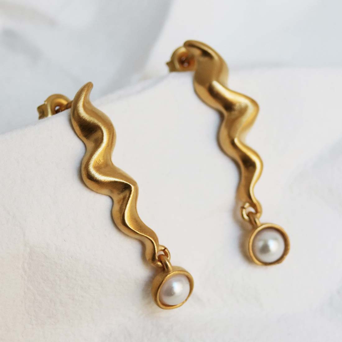 Dali Pearl Squiggle Earrings