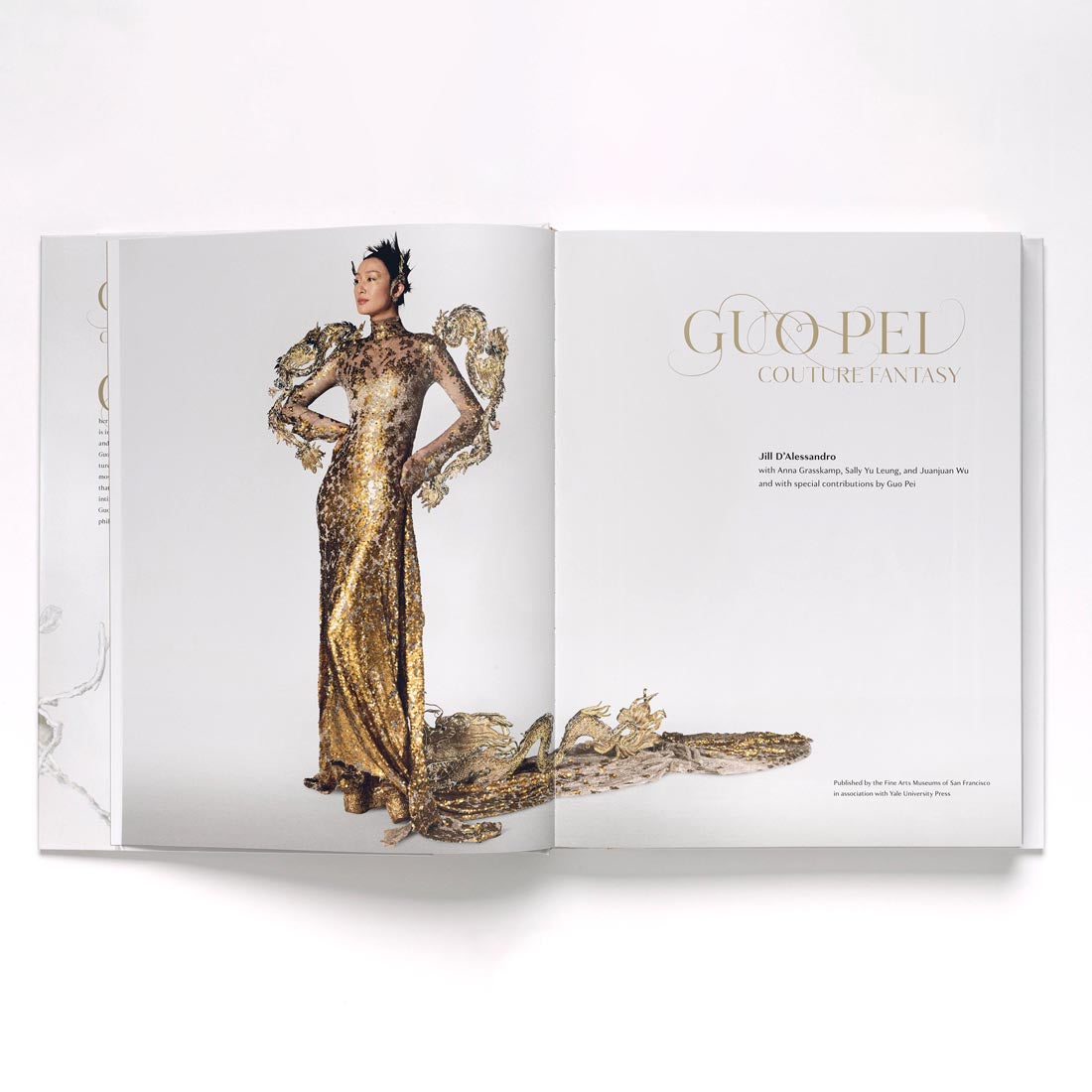Guo Pei: Couture Fantasy Exhibition Catalogue de Young Legion